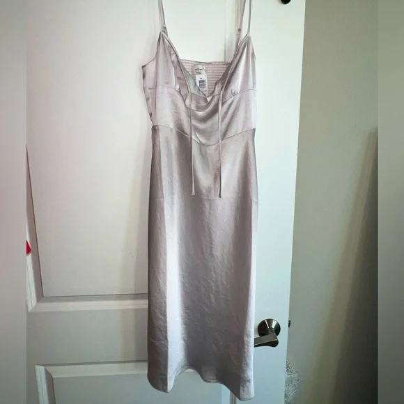 ARITZIA - midi dress - size 2 - never worn with tags - Picture 4 of 4